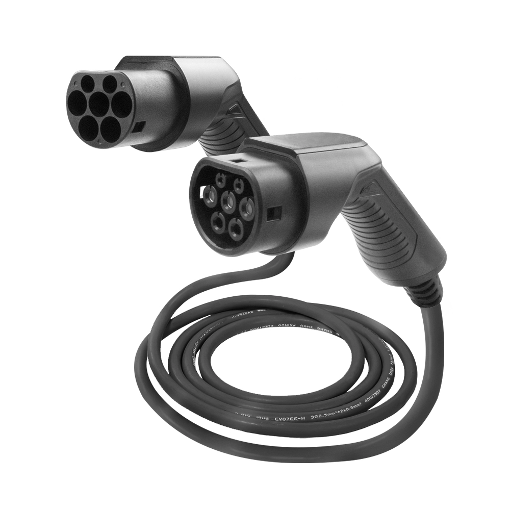 JBM CAVO ELETTRICO DI RICARICA PER AUTO, 32 A - <span style=font-weight:bold;>CAVO ELETTRICO DI RICARICA PER AUTO, 32 A, DAL TIPO 2 AL TIPO 2 (TRIFASE)</span><br />Il cavo di ricarica opzionale rende la vostra vita quotidiana più flessibile e viene fornito con diversi connettori per soddisfare le vostre esigenze specifiche.
Per i veicoli elettrici e ibridi. 
Tipo 2 - Tipo 2 ( IEC 62196-2). 
Capacità di carica fino a 22 kW
32 A (trifase). 
Lunghezza del cavo: 5 metri. 
Classe di impermeabilità: IP66
