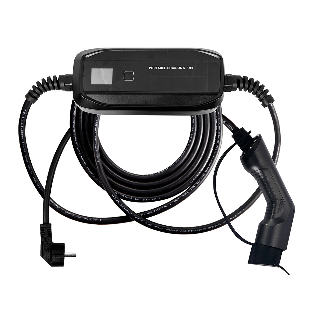 JBM STAZIONE DI RICARICA PORTATILE 16A - <span style=font-weight:bold;>STAZIONE DI RICARICA PORTATILE 16A, CON CAVO DI RICARICA DI TIPO 2</span><br />
Display a LED con tutti i parametri di carica. Custodia in ABS resistente e impermeabile. Cavo Tipo 2. Lunghezza totale di 6 metri. Presa di corrente normale. Intensità 10-16A. Potenza massima: 3,68kW. Protezione: IP66. Temperatura di lavoro: -25ºC~ +55ºC.